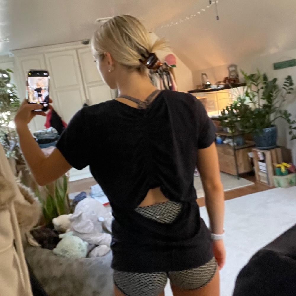 Open back, adjustable top